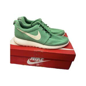 🔥 Nike Roshe Run Sneakers – Fresh & Stylish 🔥